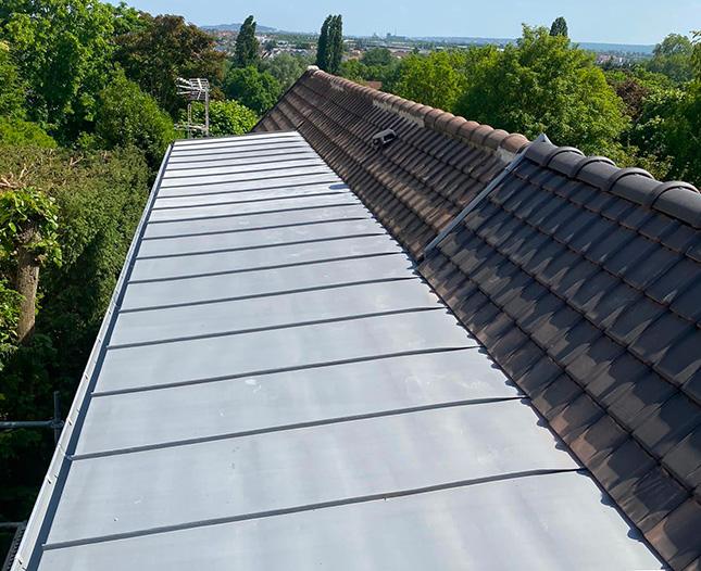 Réparation de toiture à Montfermeil (93370) - Les Toitures de Jacques en Seine-Saint-Denis (93)