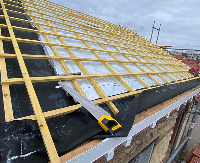 Réparation toiture ardoise à Montfermeil (93370) - Les Toitures de Jacques en Seine-Saint-Denis (93)